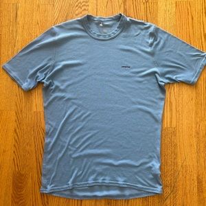 The Patagonia Men's Capilene Cool  Blue Daily Shirt
SZ M, Preowend condition